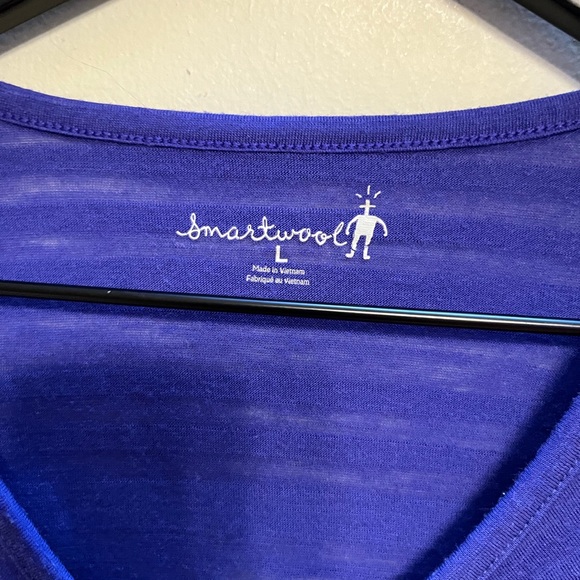 Smartwool v-neck t-shirt size large - Picture 13 of 13
